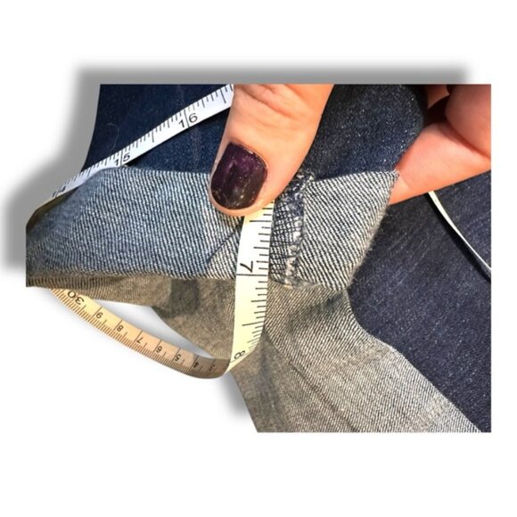 🆕 NWT Women’s 24w Levi’s Mid Length High Rise Classic Shorts Dark Wash - Picture 10 of 11